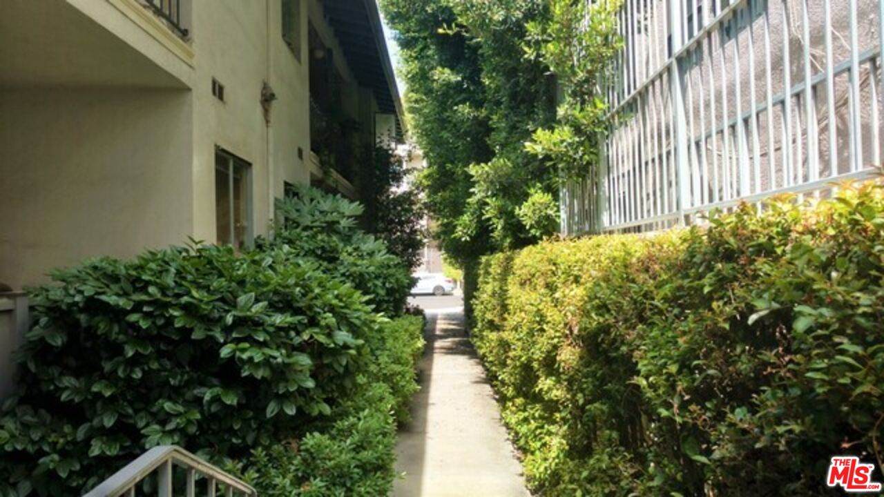 422 Arnaz Dr - Photo 1