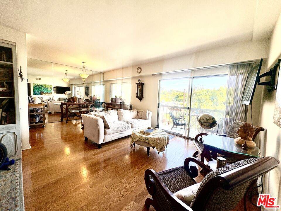 622 Barrington Ave - Photo 1