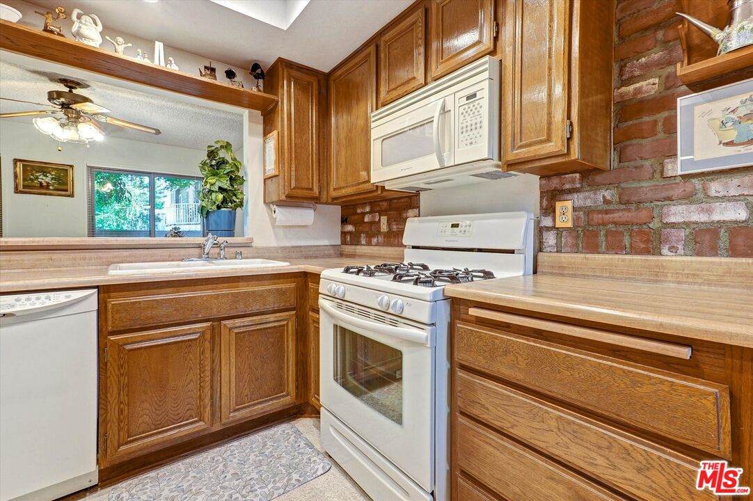6716 Clybourn Ave - Photo 1