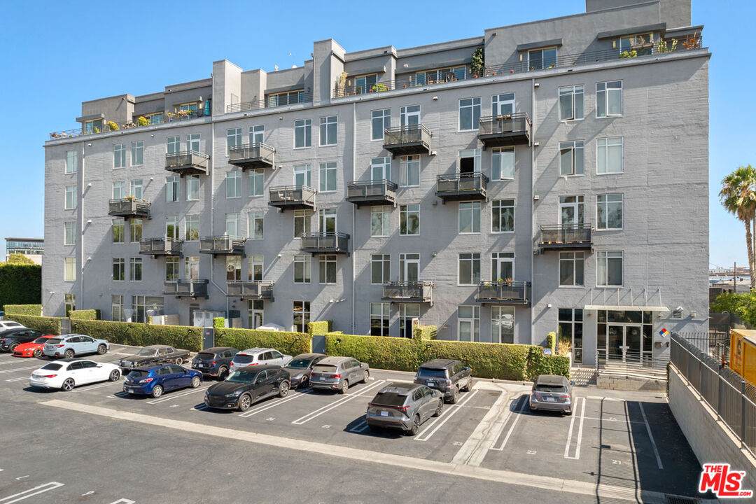 825 4th St - Photo 1