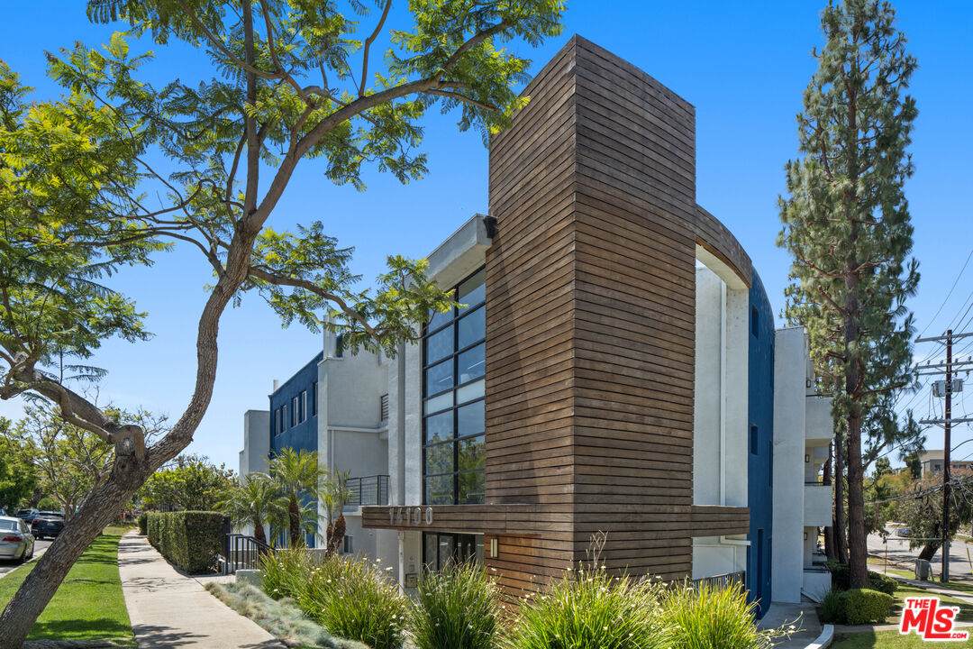 16100 Sunset Blvd - Photo 1