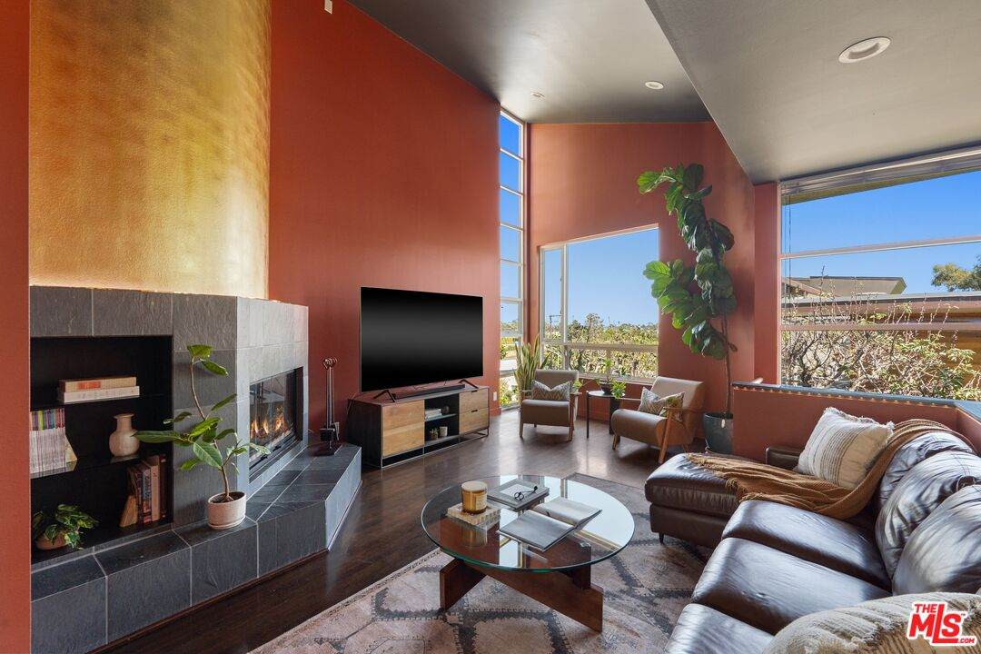 650 Pacific St - Photo 1