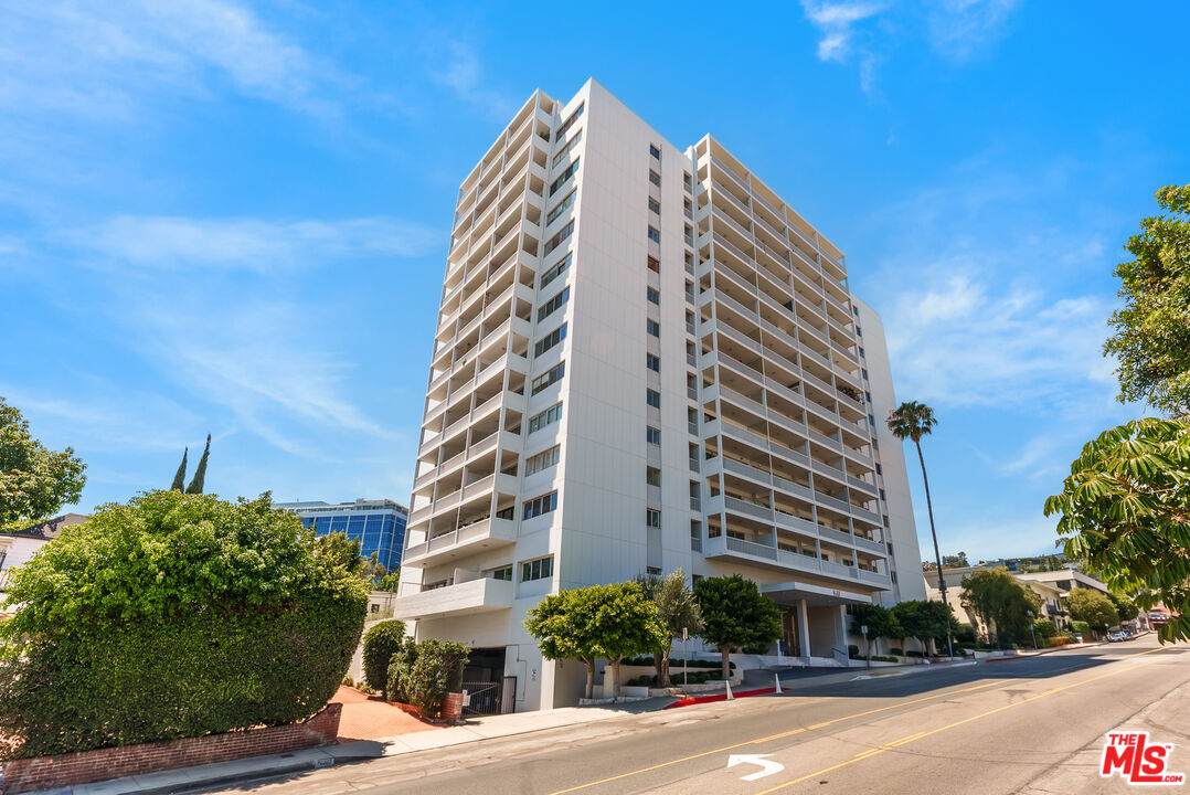 999 Doheny Dr - Photo 1