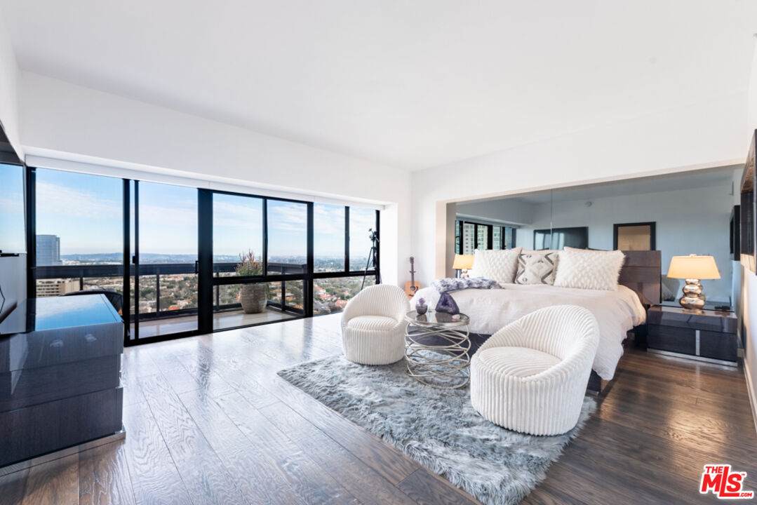 10445 Wilshire Blvd - Photo 1