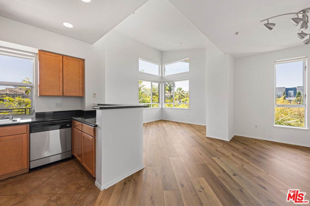 6400 Crescent Park - Photo 1