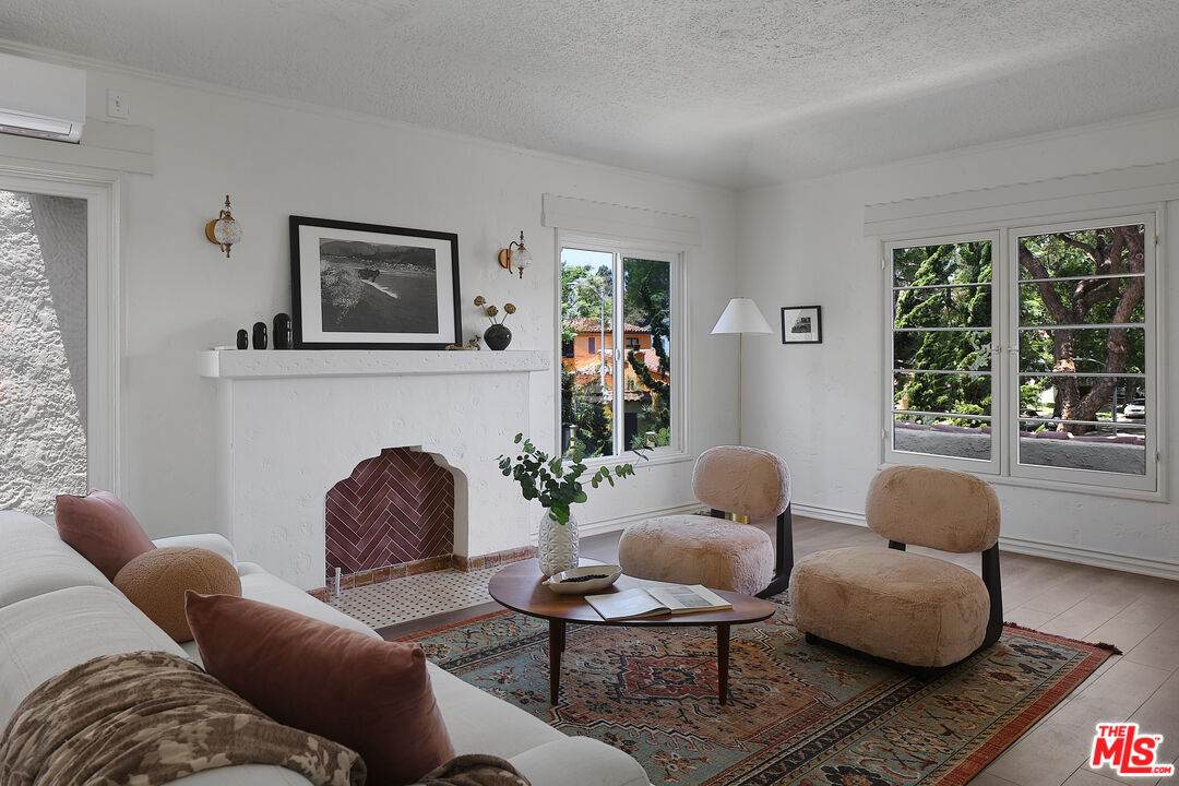 3118 43rd Pl - Photo 1