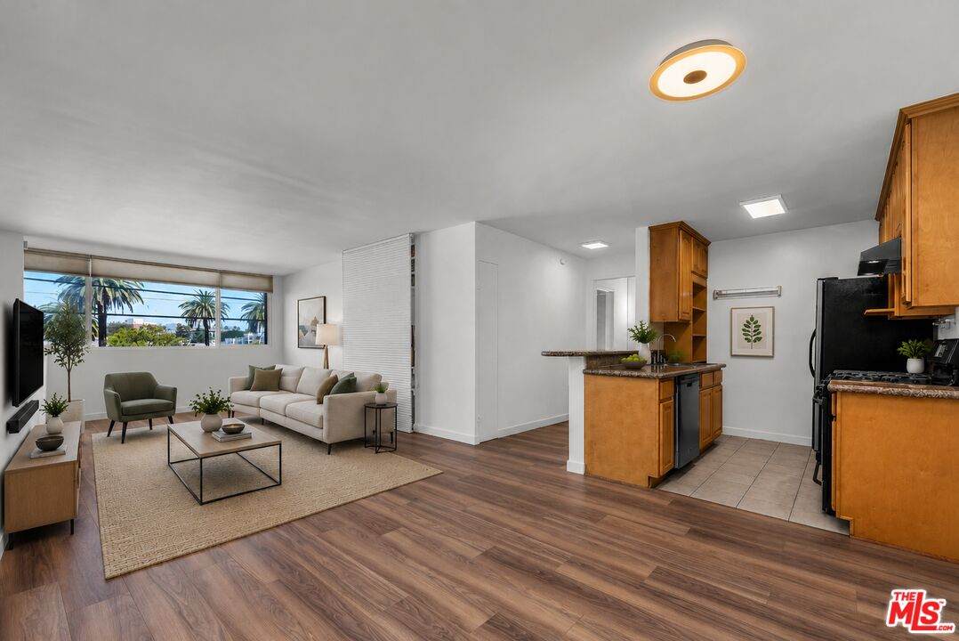 421 La Fayette Park Pl - Photo 1
