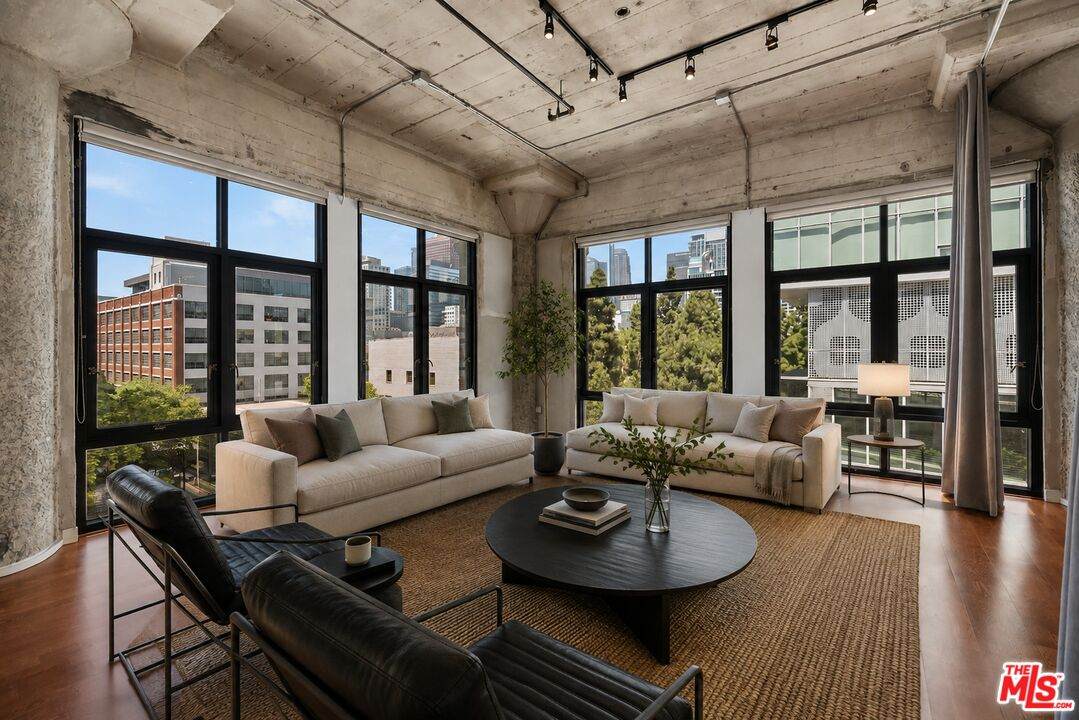 330 11th St - Photo 1