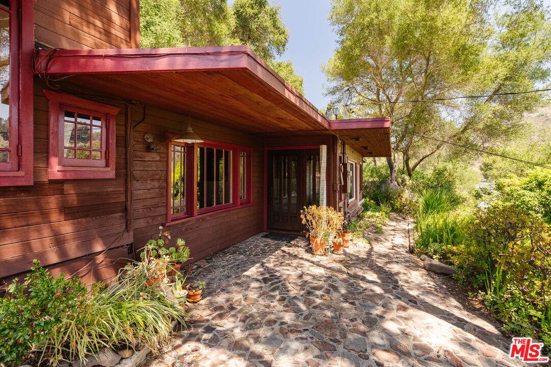 19559 Cave Way - Photo 1