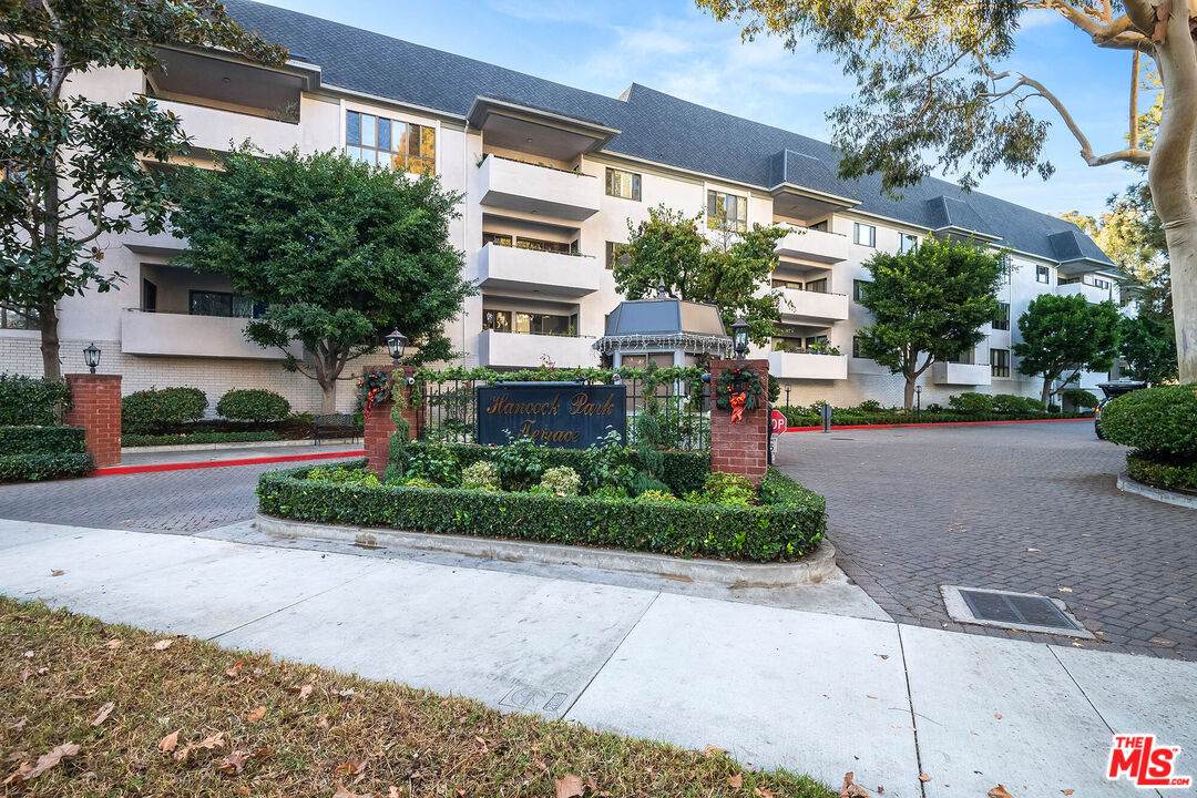 631 Wilcox Ave - Photo 1