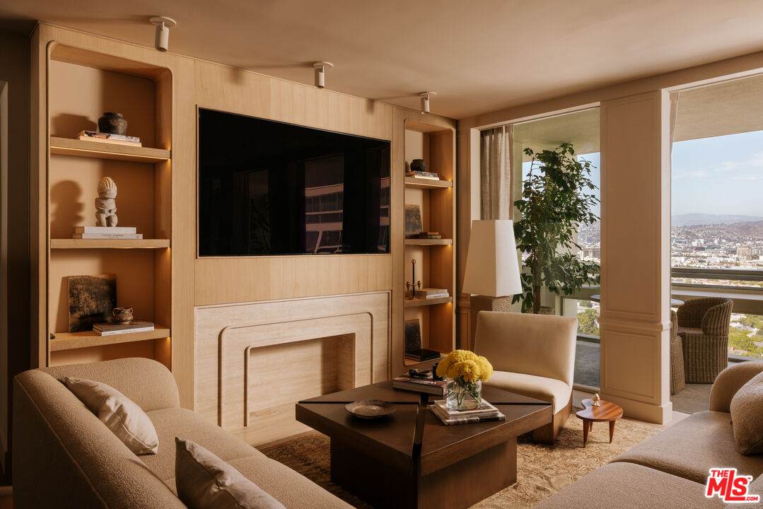2220 Avenue Of The Stars - Photo 1