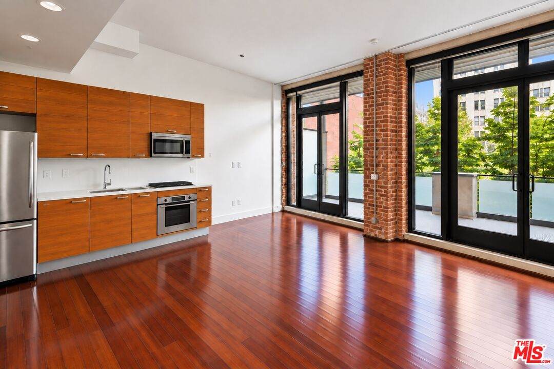 460 Spring St - Photo 1