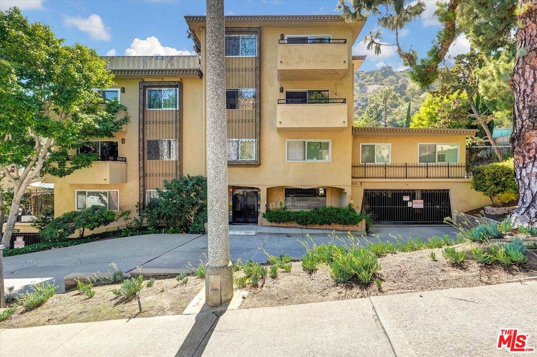6760 Hillpark Dr - Photo 1