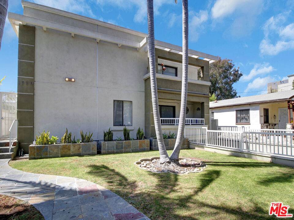 1520 Princeton St - Photo 1
