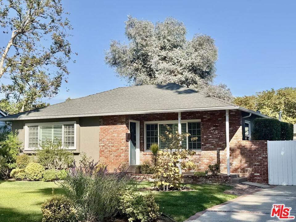 4942 Stern Ave - Photo 1