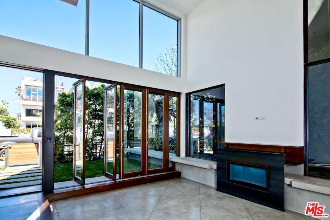 414 Venice Way - Photo 1