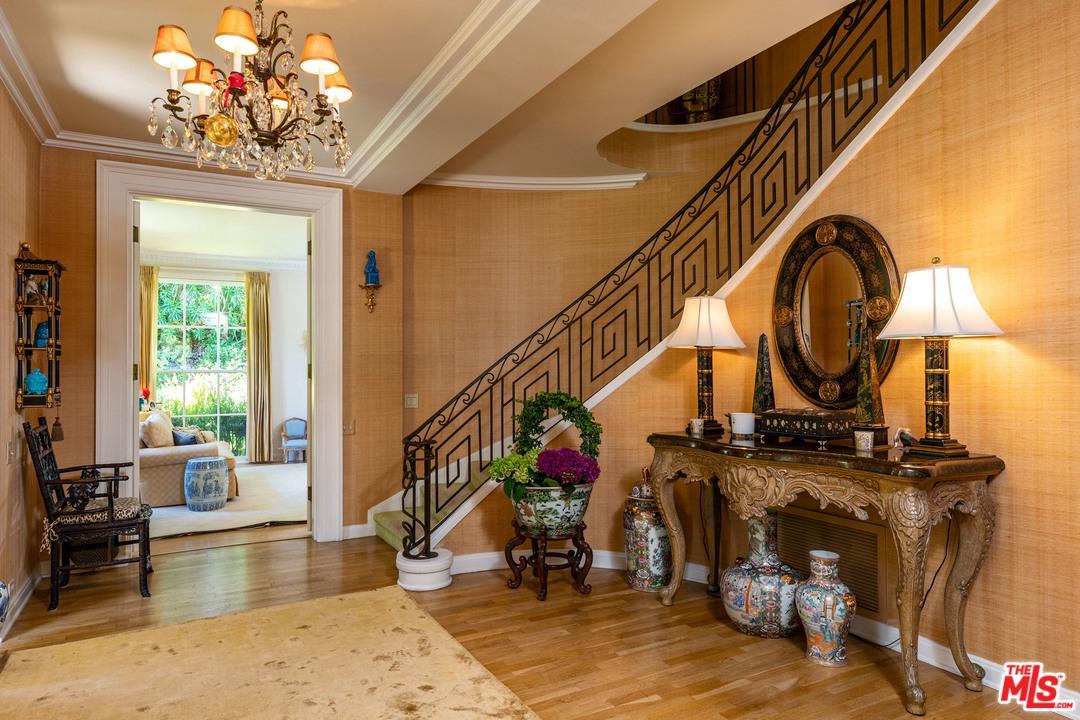 218 Bentley Avenue - Photo 1