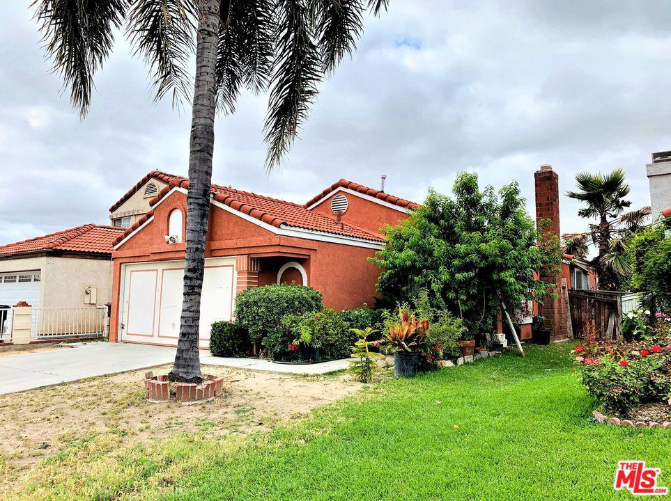 555 Barca Creek Drive - Photo 1