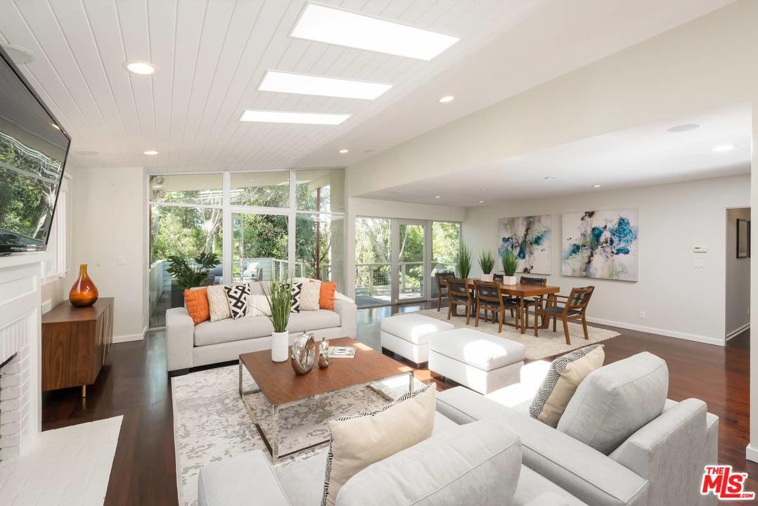 541 Cashmere Terrace - Photo 1