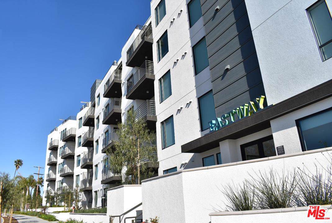 8740 La Tijera Boulevard - Photo 1