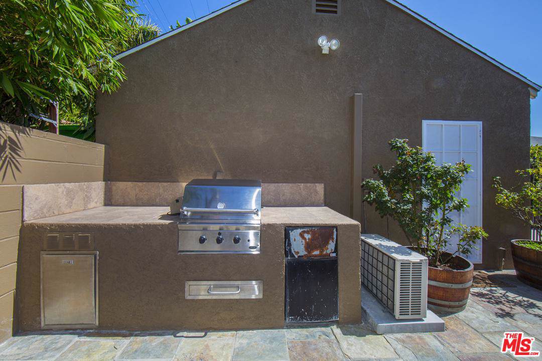 1015 Wellesley Avenue - Photo 1