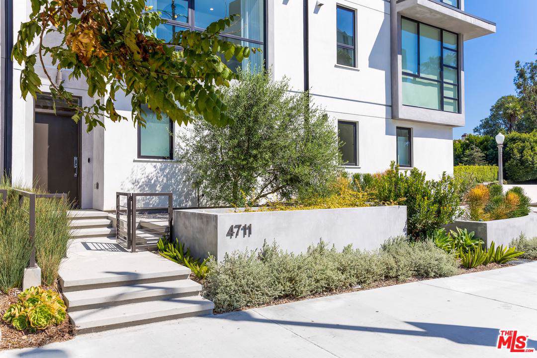 4721 Wilshire Boulevard - Photo 1