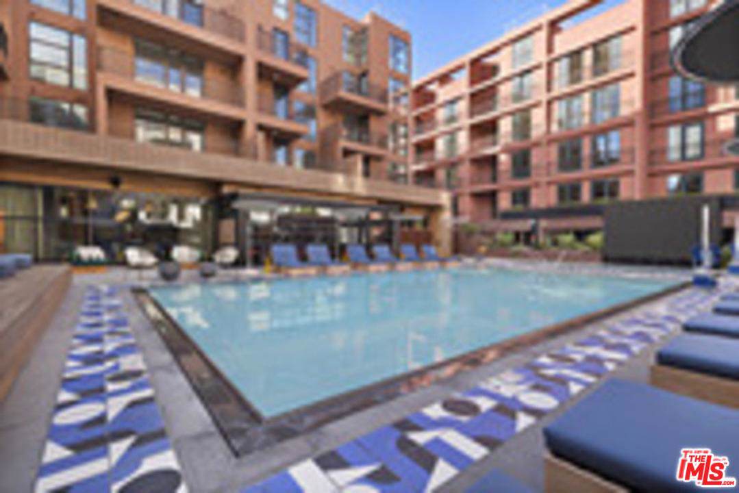 6200 Hollywood - Photo 1