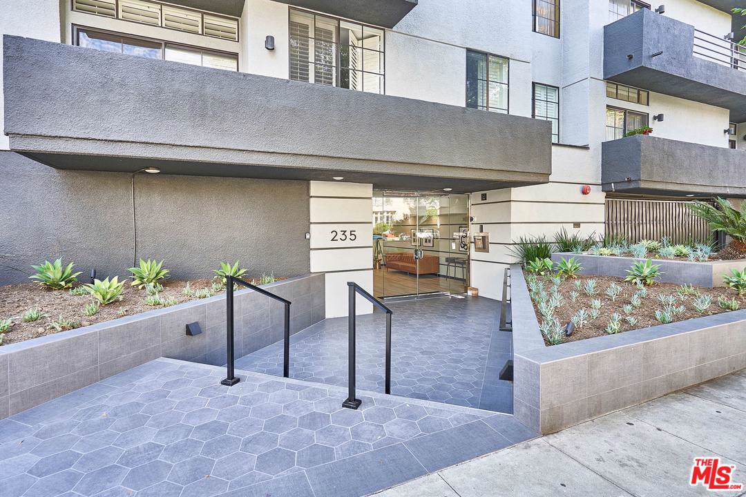 235 Reeves Drive - Photo 1