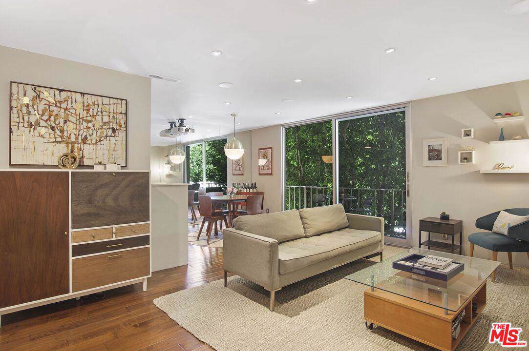 100 Doheny Drive - Photo 1