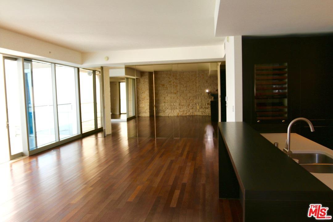 6250 Hollywood - Photo 1