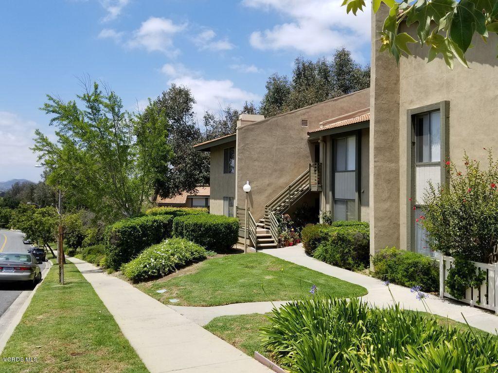 221 Oakleaf Drive - Photo 1