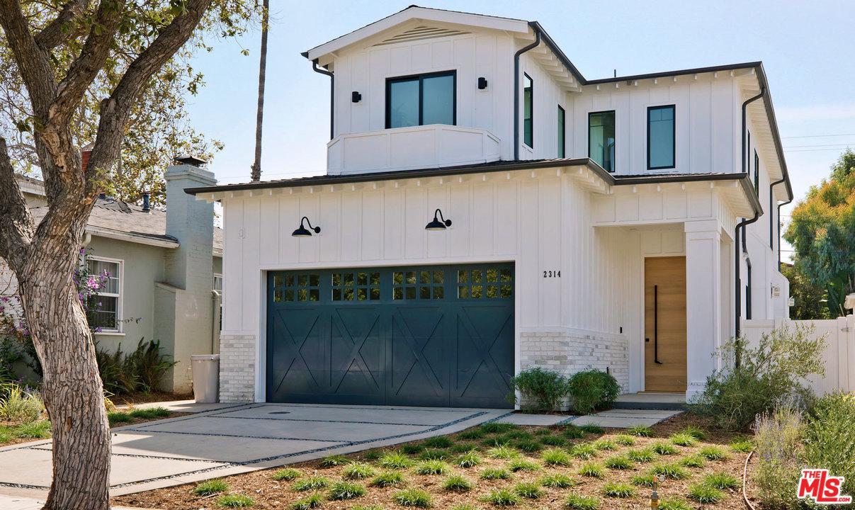 2314 31ST Street - Photo 1
