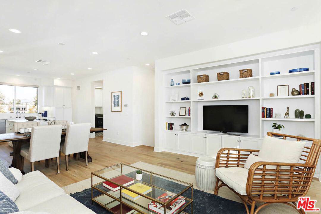 13109 Victory Boulevard - Photo 1