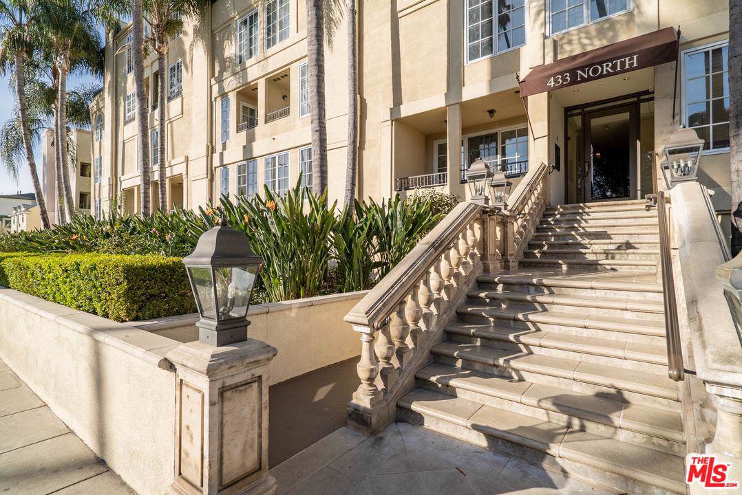 433 Doheny Drive - Photo 1