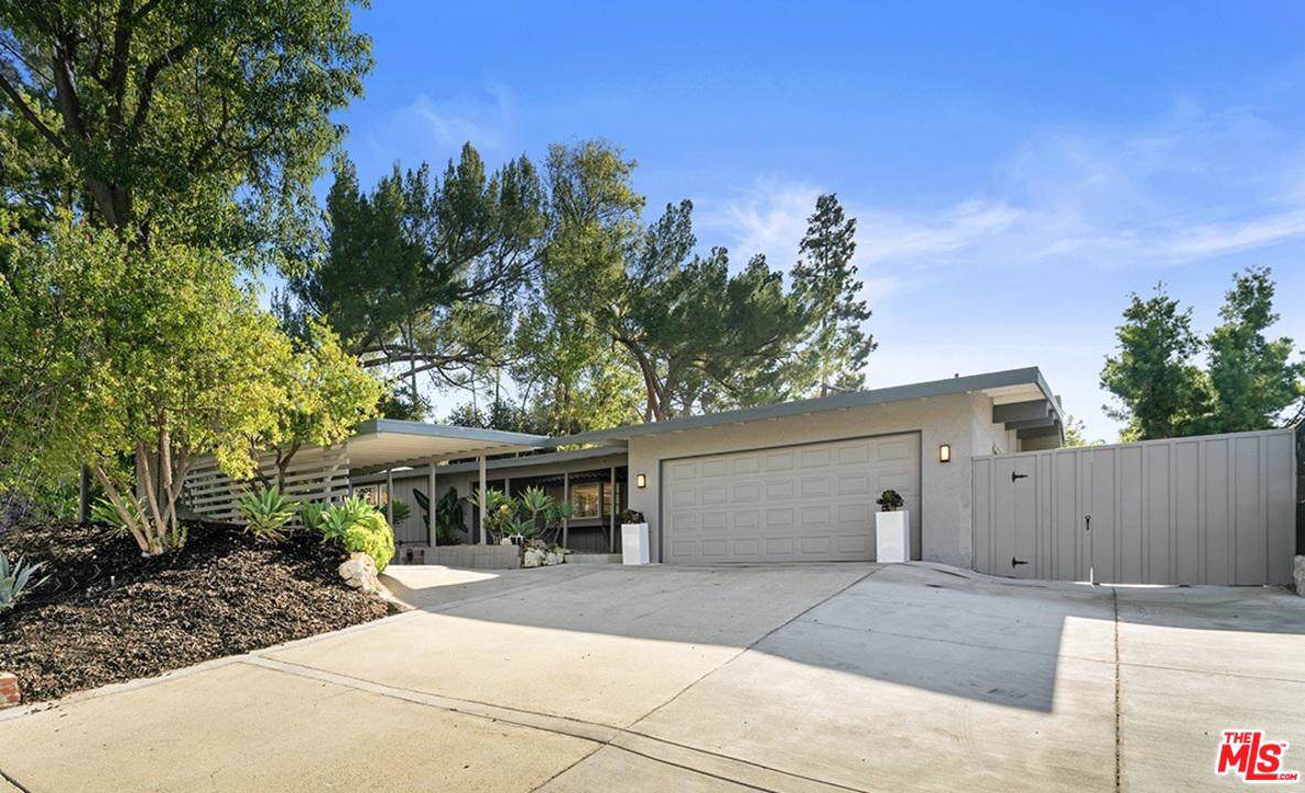 2508 Hood Dr - Photo 1