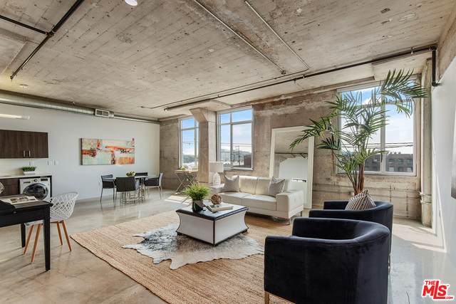 825 4TH St - Photo 1