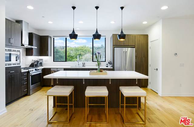 1431 Waterloo St - Photo 1