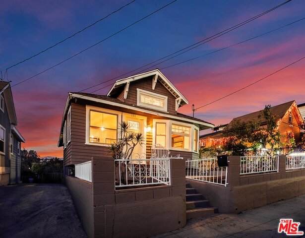 131 Avenue 35 - Photo 1