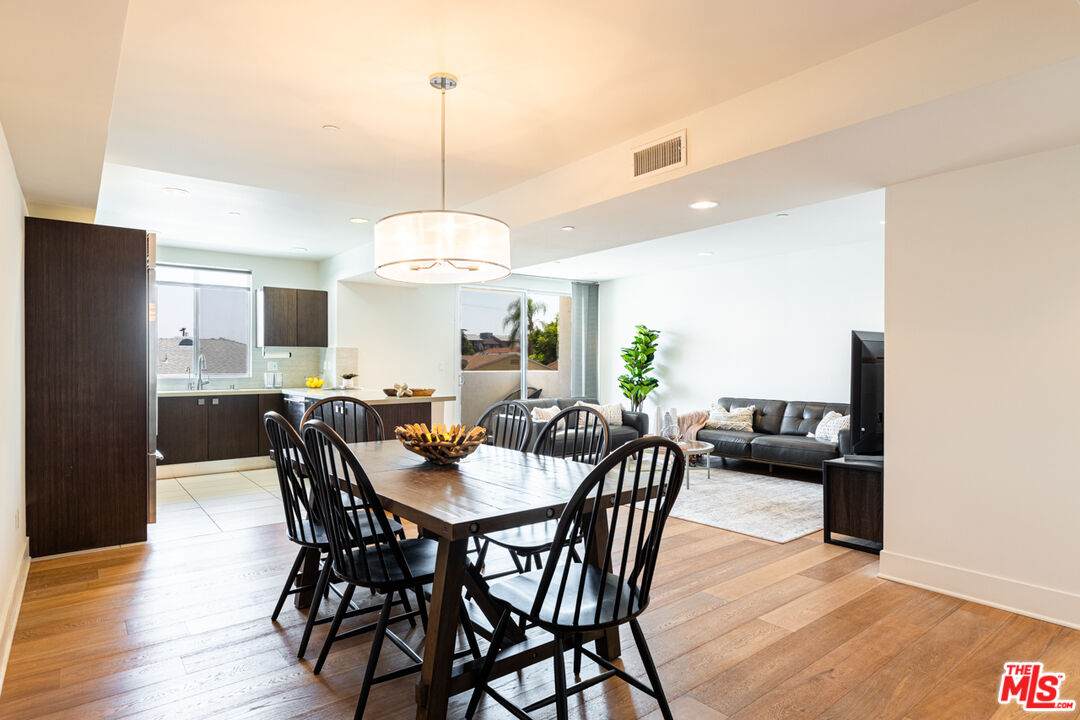 118 Kings Rd - Photo 1