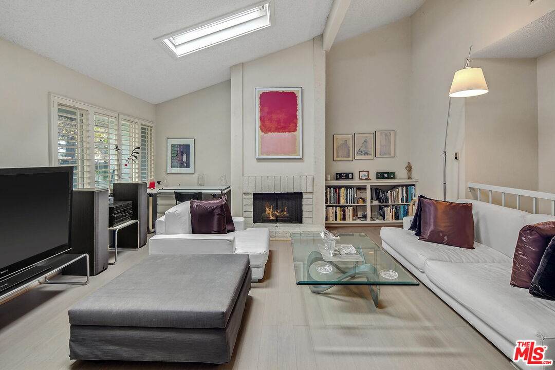 1562 Palisades Dr - Photo 1