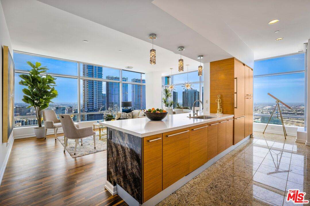 900 Olympic Blvd - Photo 1