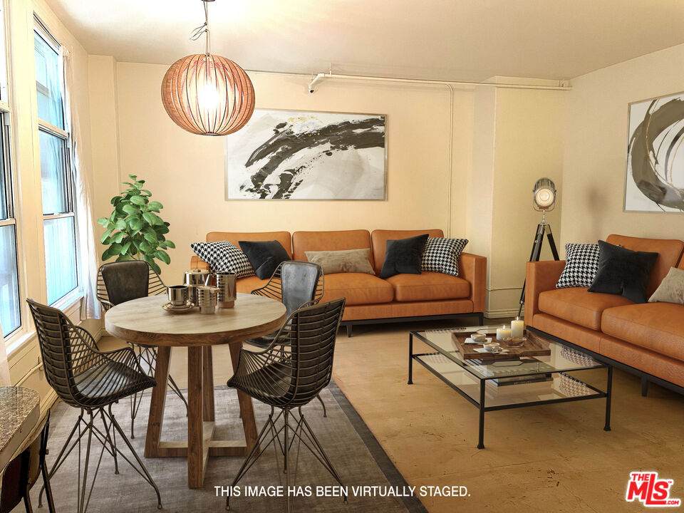 215 7TH St - Photo 1