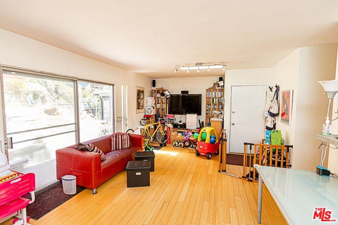 8317 Kirkwood Dr - Photo 1