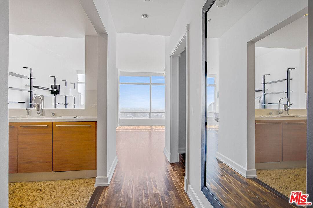 900 Olympic Blvd - Photo 1