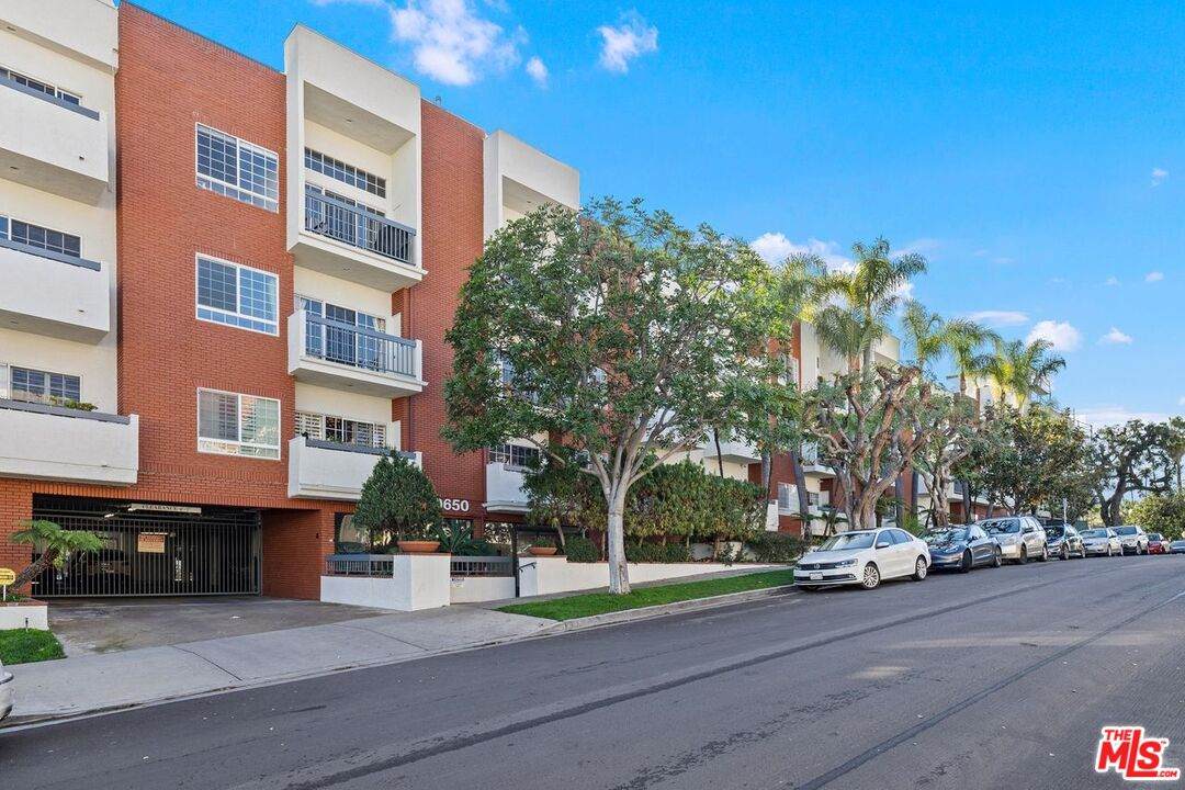 10650 Kinnard Ave - Photo 1