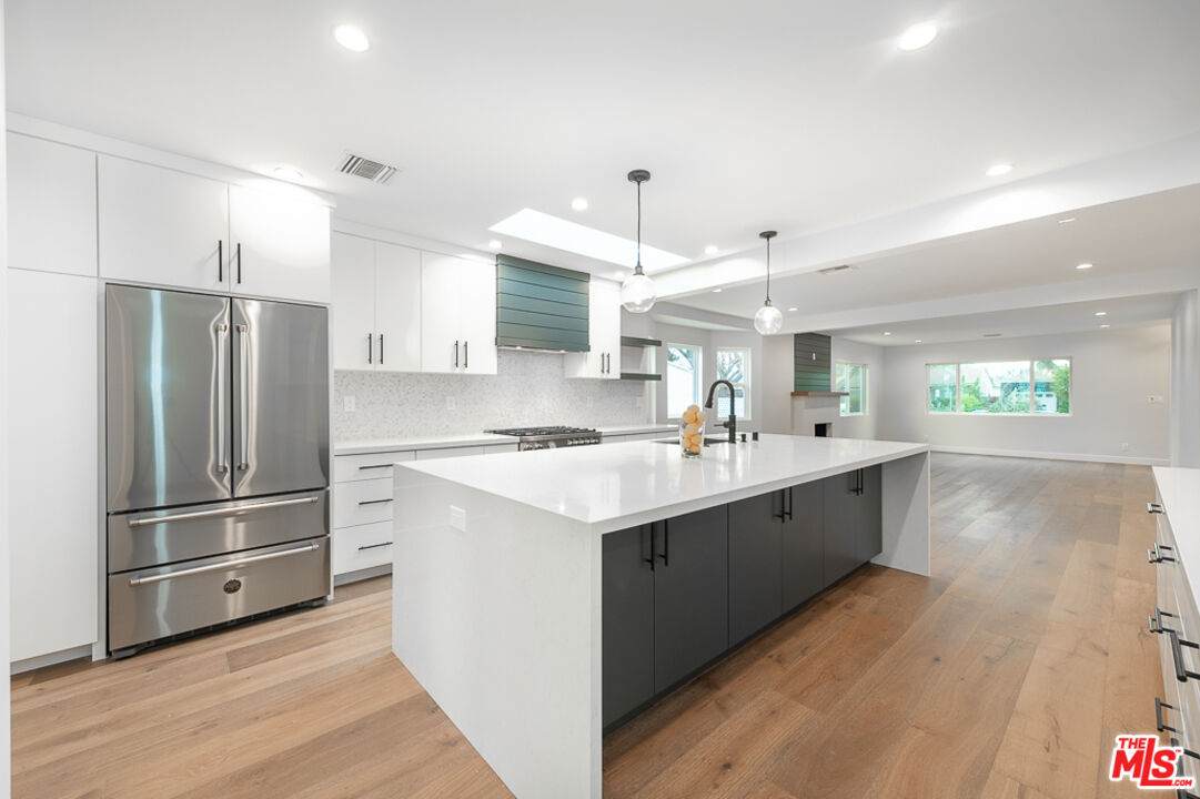 1116 Kenwood St - Photo 1