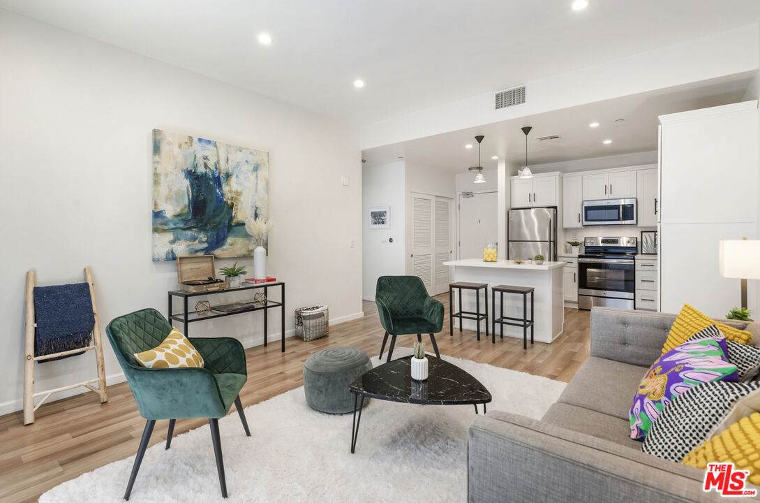 630 6th St - Photo 1