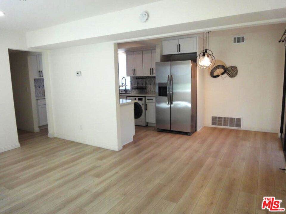 44436 15th St - Photo 1