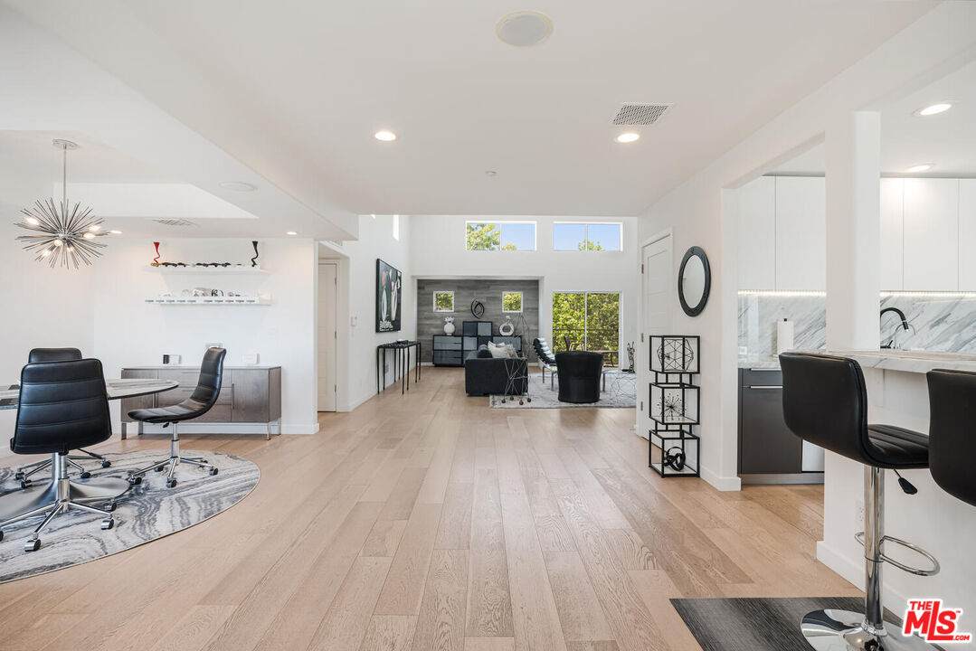 1212 Ocean Park Blvd - Photo 1
