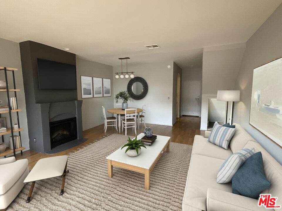 828 Hudson Ave - Photo 1